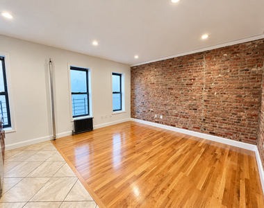 118 Quincy Street - Photo Thumbnail 3