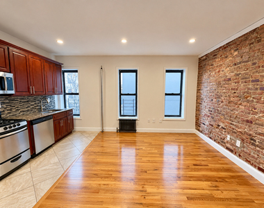 118 Quincy Street - Photo Thumbnail 2
