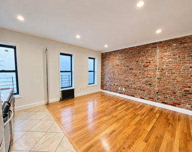 118 Quincy Street - Photo Thumbnail 1