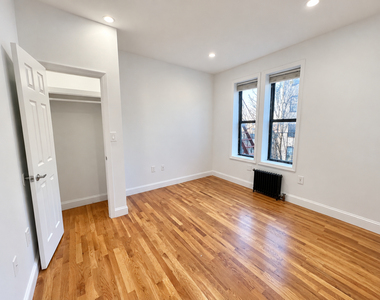 118 Quincy Street - Photo Thumbnail 5