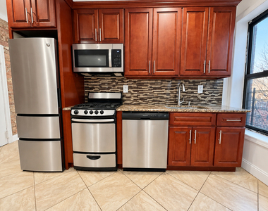 118 Quincy Street - Photo Thumbnail 8