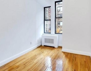 East 31st Street And Madison Avenue - Photo Thumbnail 1