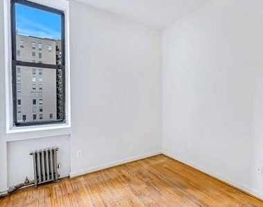 East 31st Street And Madison Avenue - Photo Thumbnail 2