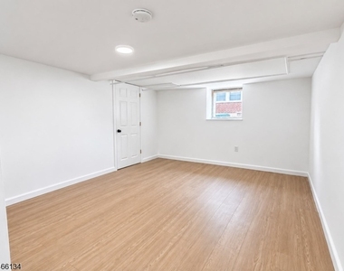 54 Park Ave - Photo Thumbnail 8