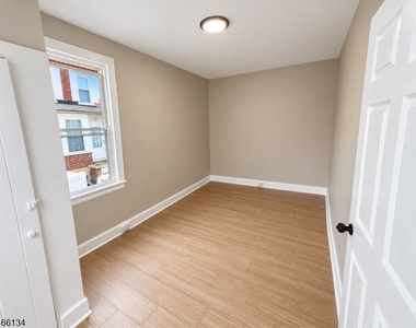 54 Park Ave - Photo Thumbnail 7