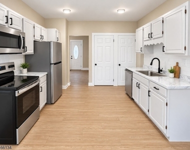 54 Park Ave - Photo Thumbnail 3