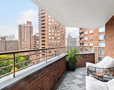 East 28th Street - Photo Thumbnail 7