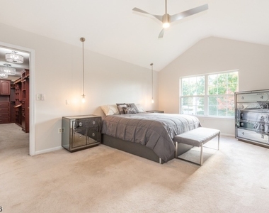 22 Saunders Ln - Photo Thumbnail 16