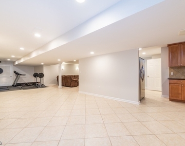 22 Saunders Ln - Photo Thumbnail 25