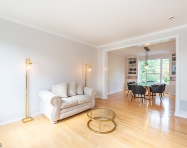 22 Saunders Ln - Photo Thumbnail 11