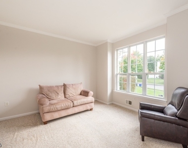 22 Saunders Ln - Photo Thumbnail 9