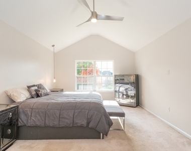 22 Saunders Ln - Photo Thumbnail 17
