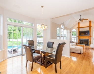22 Saunders Ln - Photo Thumbnail 4