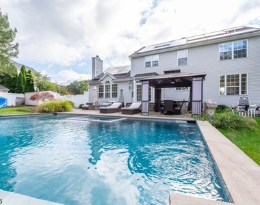 22 Saunders Ln - Photo Thumbnail 1