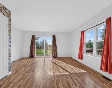233 Spruce Ct - Photo Thumbnail 5