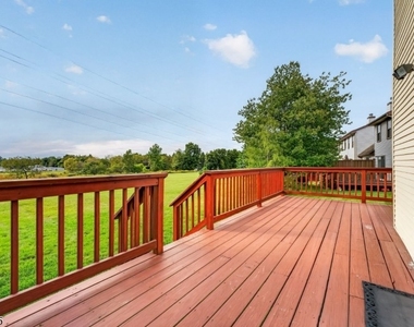 233 Spruce Ct - Photo Thumbnail 2