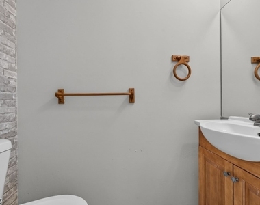 233 Spruce Ct - Photo Thumbnail 9