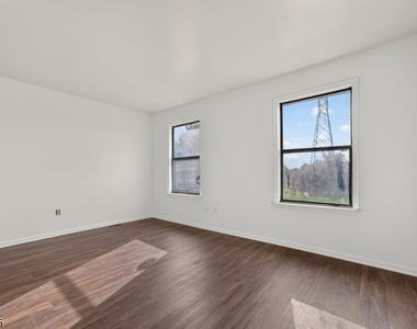 233 Spruce Ct - Photo Thumbnail 12