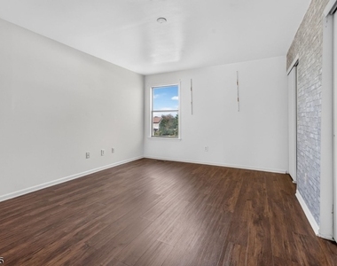 233 Spruce Ct - Photo Thumbnail 14