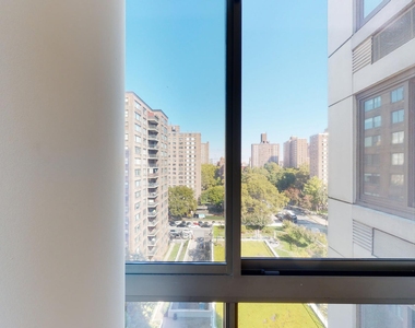 808 Columbus Ave - Photo Thumbnail 4