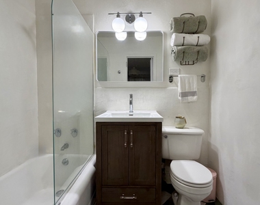 345 East 81st Street - Photo Thumbnail 2