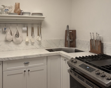 345 East 81st Street - Photo Thumbnail 4