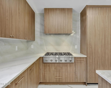 243 Woodcrest Road - Photo Thumbnail 10