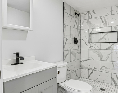 170 Seaman Street - Photo Thumbnail 9