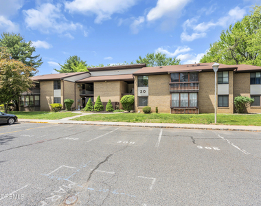 30 Meadow Green Circle - Photo Thumbnail 20