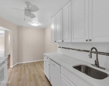 30 Meadow Green Circle - Photo Thumbnail 10
