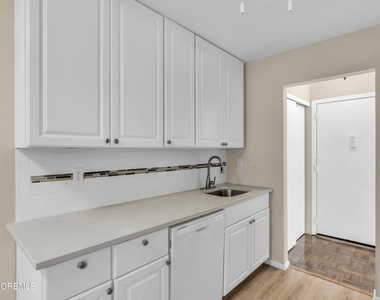 30 Meadow Green Circle - Photo Thumbnail 13