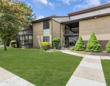 30 Meadow Green Circle - Photo Thumbnail 3