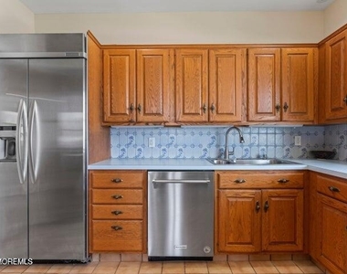 1 Roseld Avenue - Photo Thumbnail 9