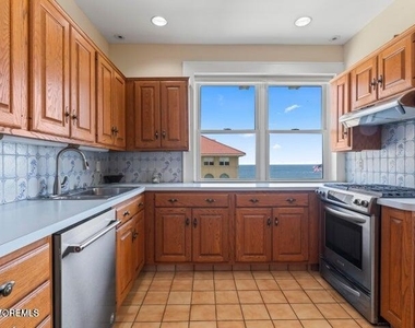 1 Roseld Avenue - Photo Thumbnail 8