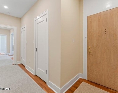 1 Roseld Avenue - Photo Thumbnail 11