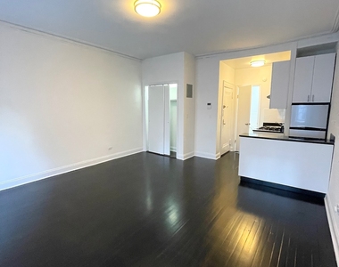 East 65 Street - Photo Thumbnail 4