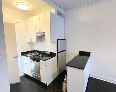 East 65 Street - Photo Thumbnail 5