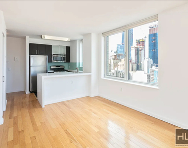 West 37th Street - Photo Thumbnail 1