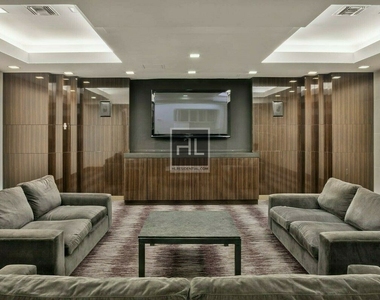 West 37th Street - Photo Thumbnail 6