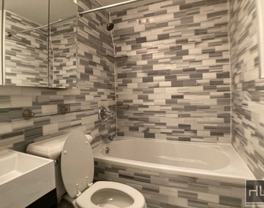 West 53 Street - Photo Thumbnail 2