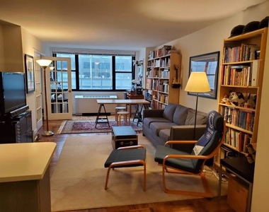 West 58th Street - Photo Thumbnail 3