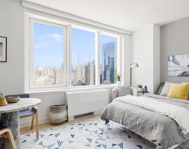 West 38th Street - Photo Thumbnail 1