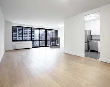 East 58th Street - Photo Thumbnail 6