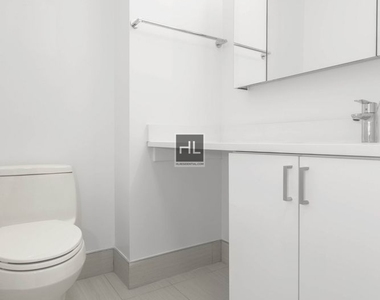East 58th Street - Photo Thumbnail 5