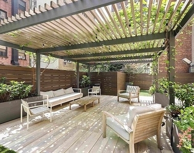 West 58th Street - Photo Thumbnail 5