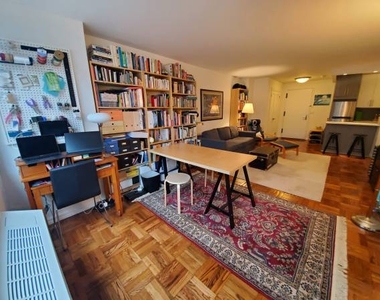 West 58th Street - Photo Thumbnail 1