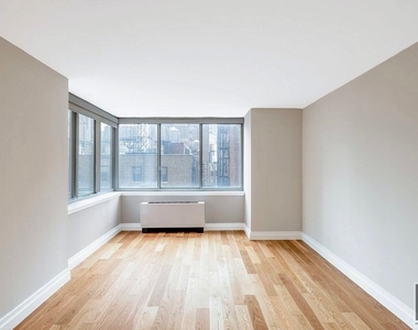 6th Avenue - Photo Thumbnail 4