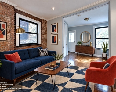 West 52 Street - Photo Thumbnail 2