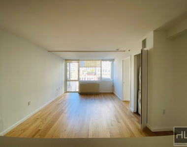 West 37th Street - Photo Thumbnail 4