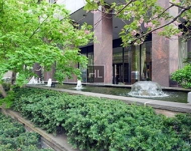 East 75th Street - Photo Thumbnail 11